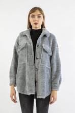 Charger l&#39;image dans la galerie, Chemise oversize grise en peluche

